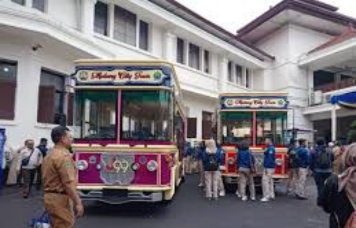 Bus Macito (Malang City Tour) yang menjadi angkutan paling digemari di Malang