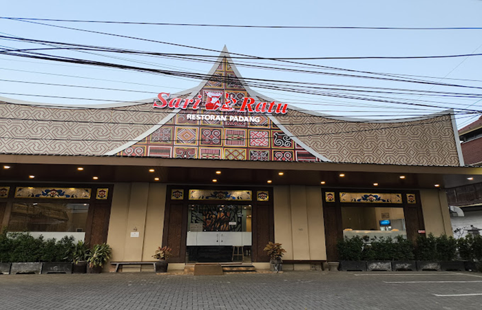 Resto Padang Sari Ratu Malang.