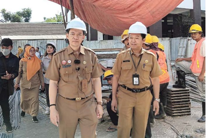Plt Direktur RSUD Kanjuruhan dr Bobi Pranowo SpEM KECE MBiomed (kiri)