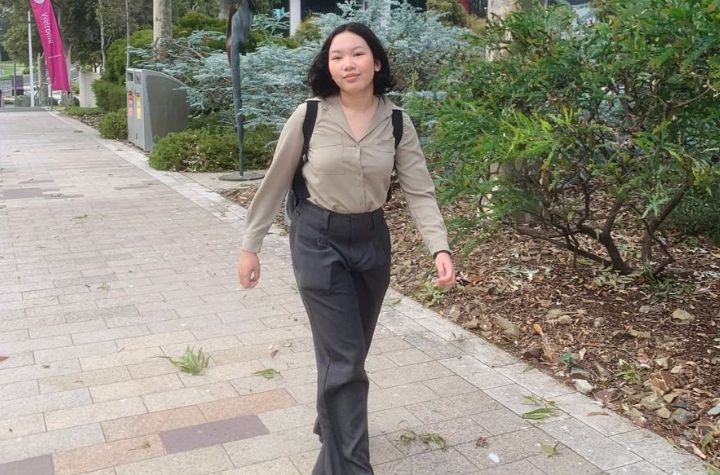 SEMANGAT: Kegiatan sehari-hari Sabriza kuliah di kampus Deakin University Melbourne.