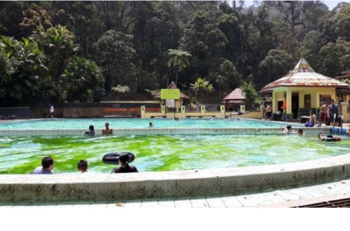 Pemandian Air Panas Cangar Kota Batu (source: pinterest)