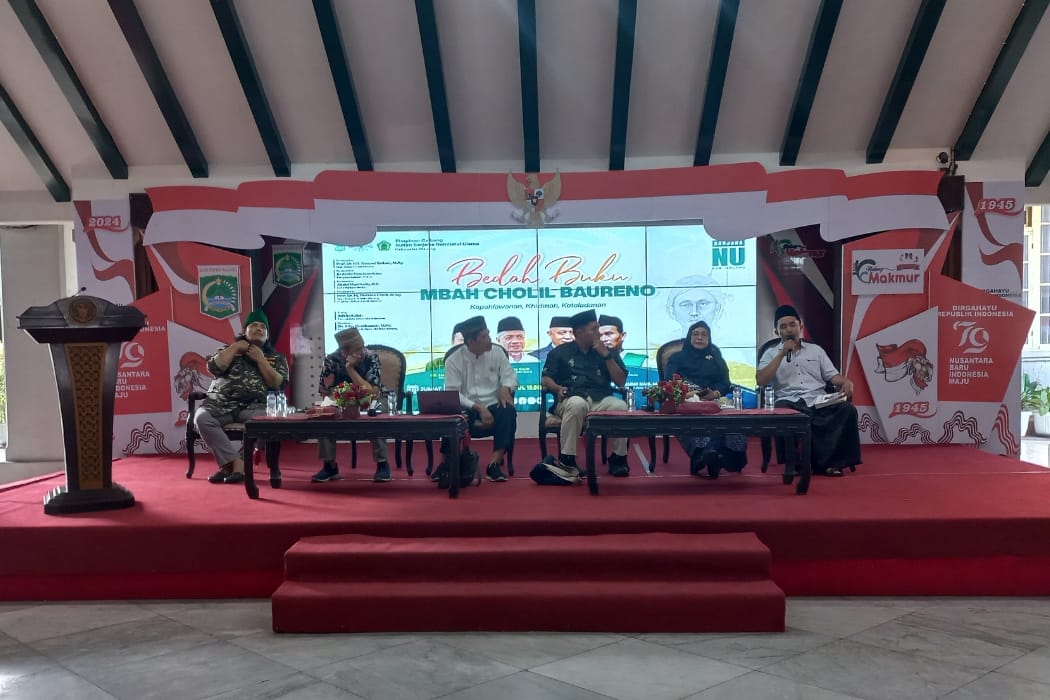 BERSEJARAH: Bedah buku berjudul Mbah Kholil Baureno di Pendapa Kabupaten Malang, Jumat (23/8)