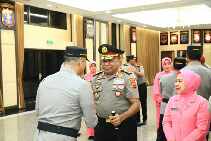 Kapolda Papua Mathius D Fakhiri dilantik sebagai Komjen karena berbagai prestasinya