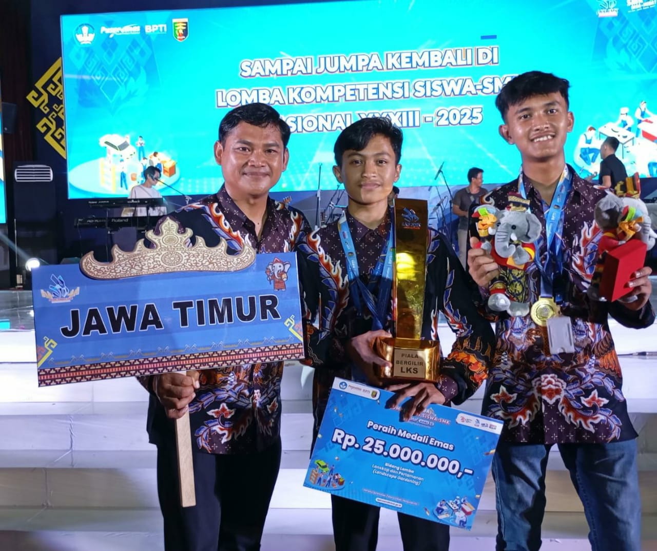 Potret Juara Lomba Kompetensi Siswa.