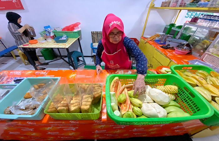 Rujak manis Semeru Malang.