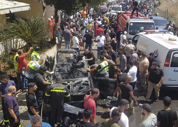 Mobil yang ditembak drone Israel di Sidon, Lebanon. Perang antara Hisbullah versus IDF masih belum berhenti