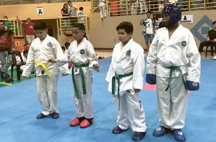 BERPRESTASI: Fransisco Aurellio Gultom (dua dari kiri) berhasil menjadi juara Taekwon-Do Open Championship 2024 beberapa waktu lalu.