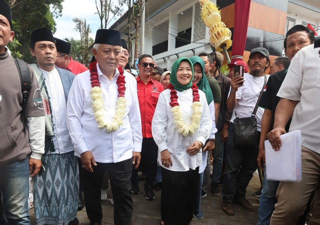 Pasangan H M. Sanusi-Lathifah diantar ribuan simpatisan dan kader parpol pengusung