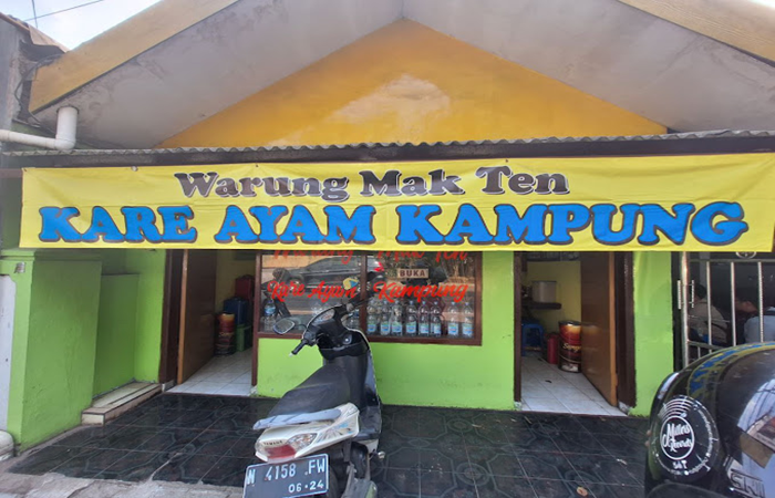 Warung Mak ten Kare Ayam Kampung Malang.