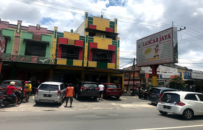 Pusat oleh-oleh keripik tempe Lancar Jaya Malang.