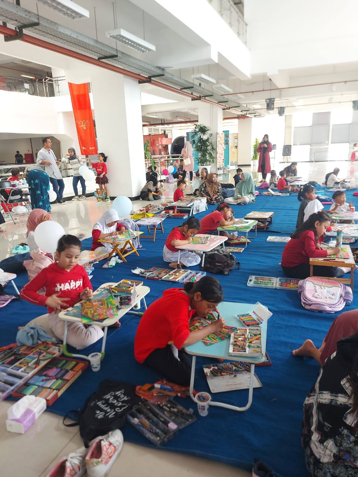 KESERUAN KEGIATAN LOMBA MEWARNAI