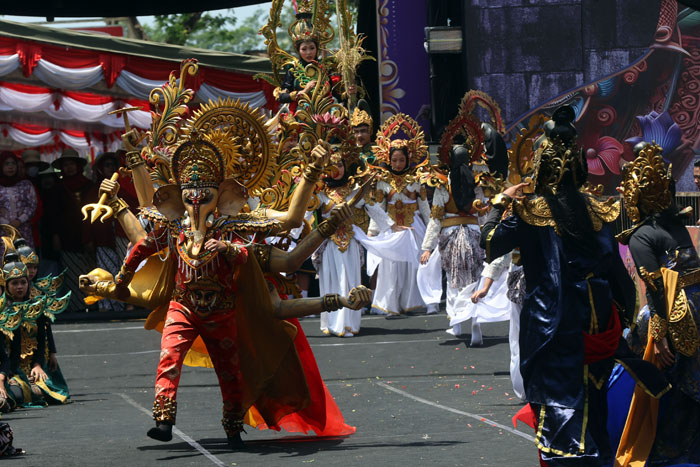 Peserta KCC Jalibar Kepanjen Malang yang mengenakan kostum menyerupai Ganesha