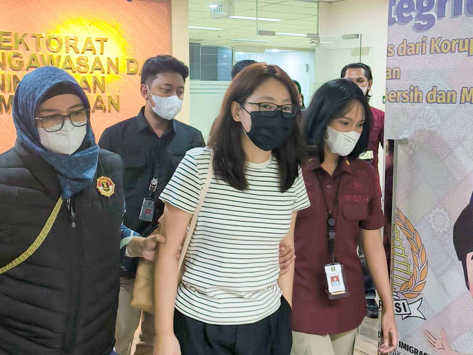 Imigrasi Indonesia mengirim AG, wanita asal Filipina ke negara asalnya karena tindak kejahatan