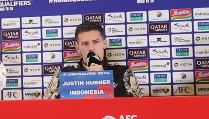 Justin Hubner di jumpa pers Senin (9/9) kemarin. (Tiktok @Mansion Sport)