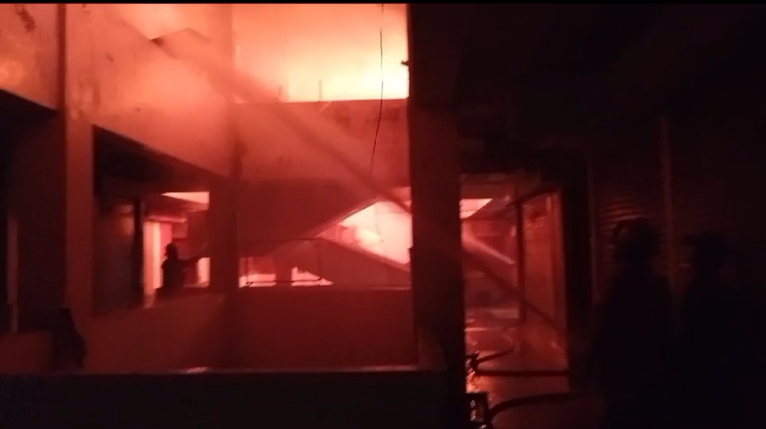Damkar Kota Malang dalam video menangani kebakaran di Pasar Comboran