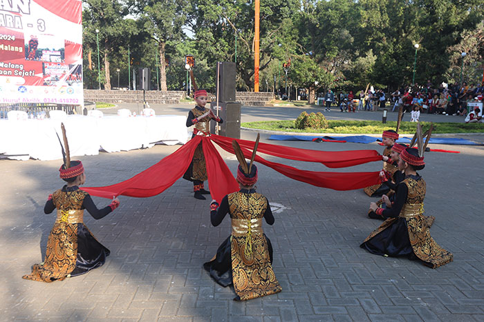 Acara budaya di Alun-Alun Merdeka. Pj Wali Kota Malang menargetkan revitalisasi tuntas Desember 2024