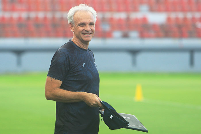Pelatih Arema FC, Joel Cornelli