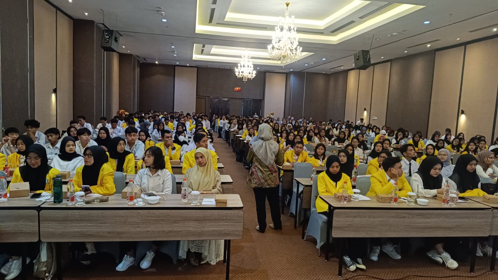 EFEKTIF DAN EFISIEN: Ratusan maba UT Malang mengikuti kegiatan di Hotel Grand Miami Kepanjen