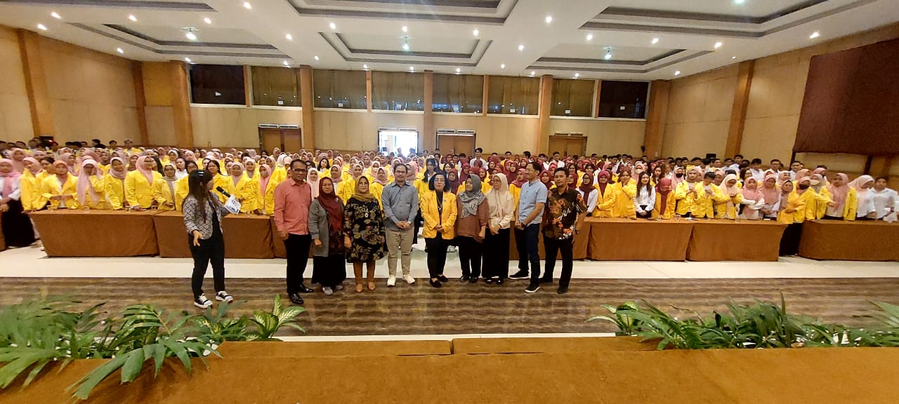 SELAMAT DATANG DI UT: Ratusan maba asal Kediri mengikuti kegiatan penerimaan mahasiswa baru.