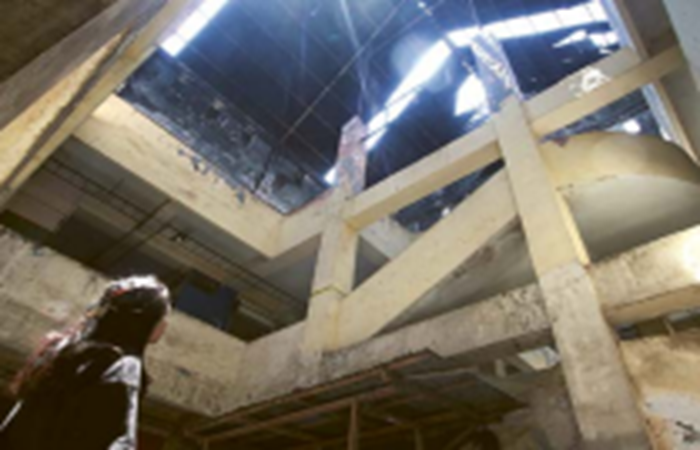 RUGI RATUSAN JUTA: Tiga lantai  di Pasar Baru Barat Comboran  terdampak kebakaran yang terjadi  Jumat malam (13/9).