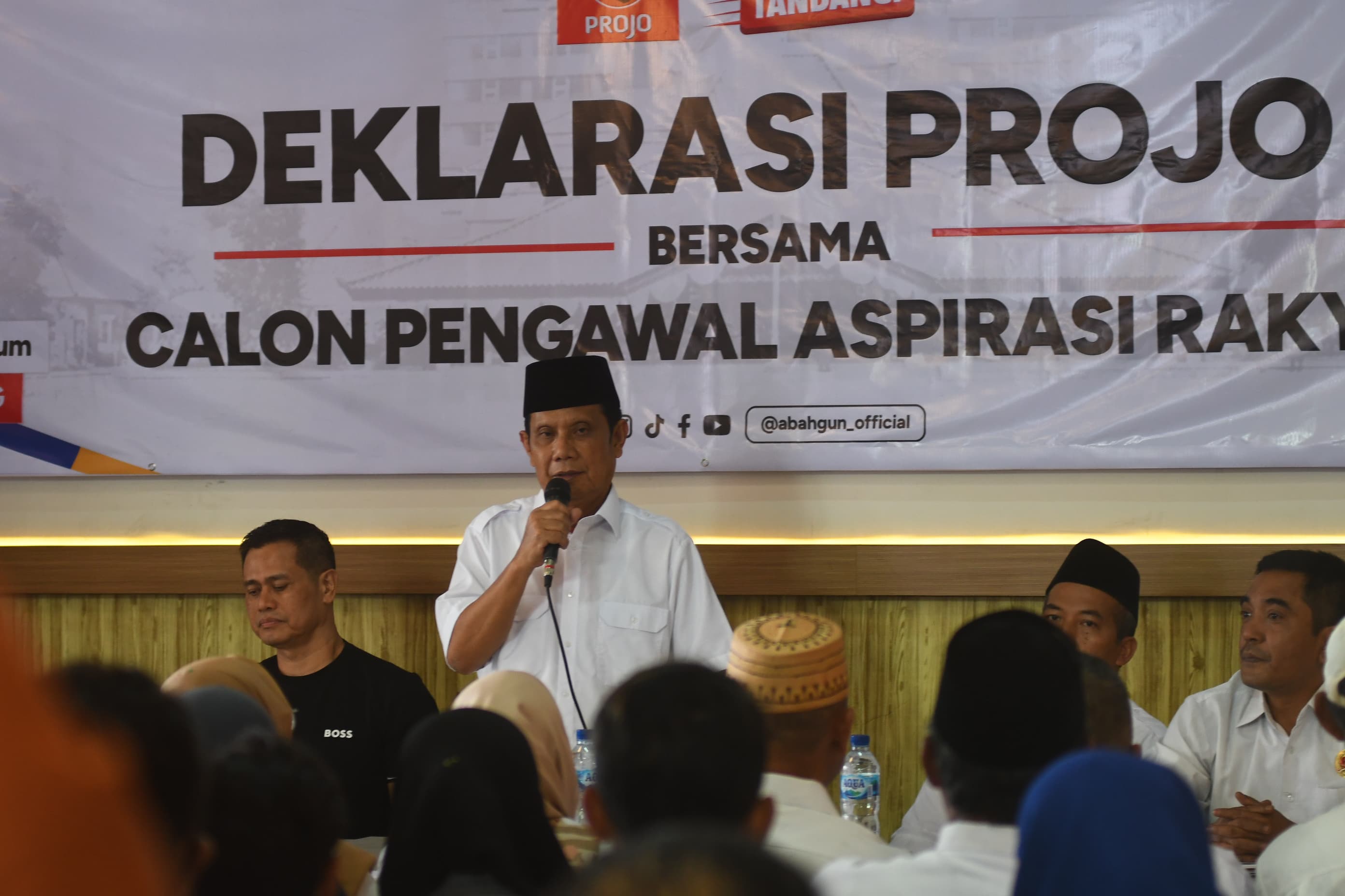 DEKLARASI DUKUNGAN: Bakal calon bupati (bacabup) Malang Gunawan Wibisono HS menyampaikan rasa terima kasih atas dukungan relawan Projo kemarin.