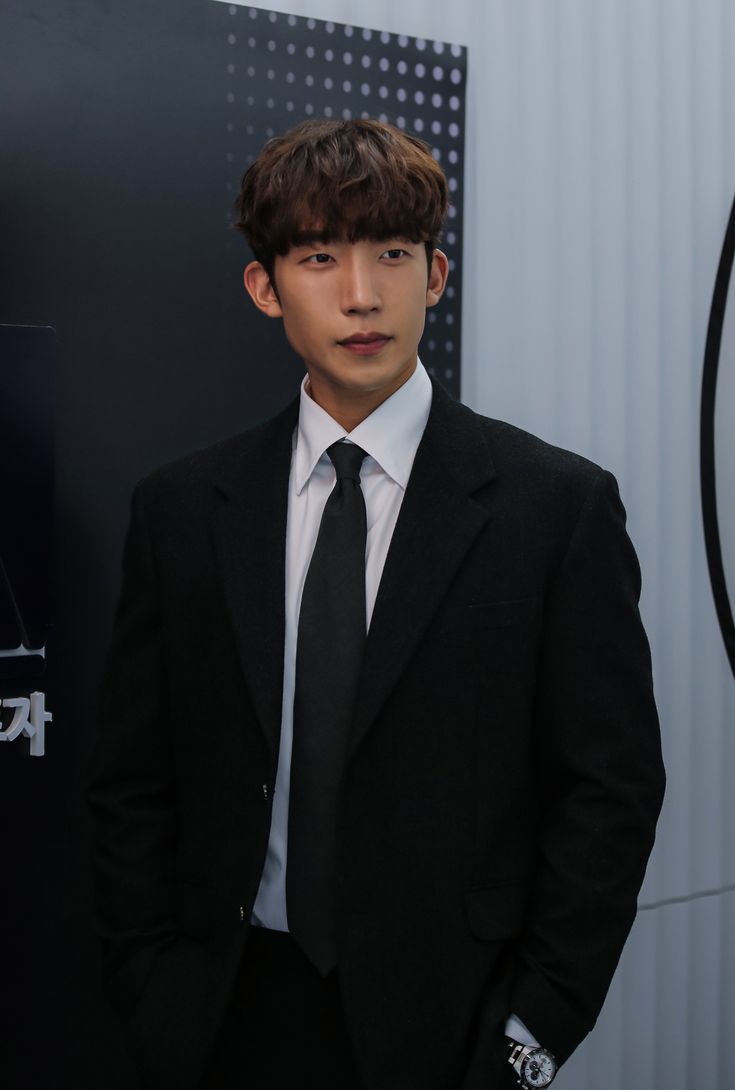 Potret Menawan Lee Sang Yi, Aktor Korea yang Tengah Naik Daun (source: pinterest).