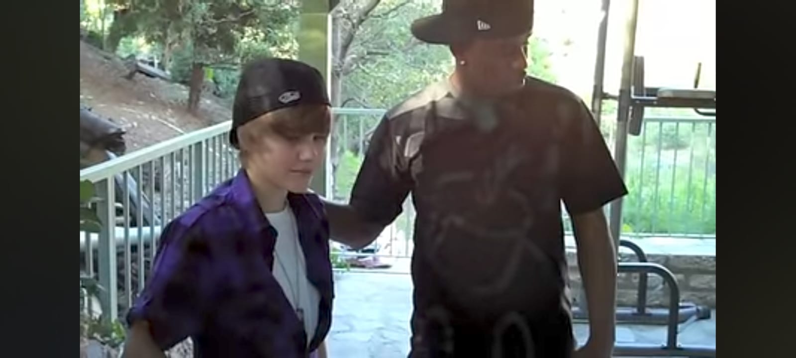 14 tahun lalu, Usher menyerahkan hak perwalian Justin Bieber yang masih 15 tahun, selama 48 jam pada P Diddy. Netizen menduga terjadi pelecehan pada Bieber