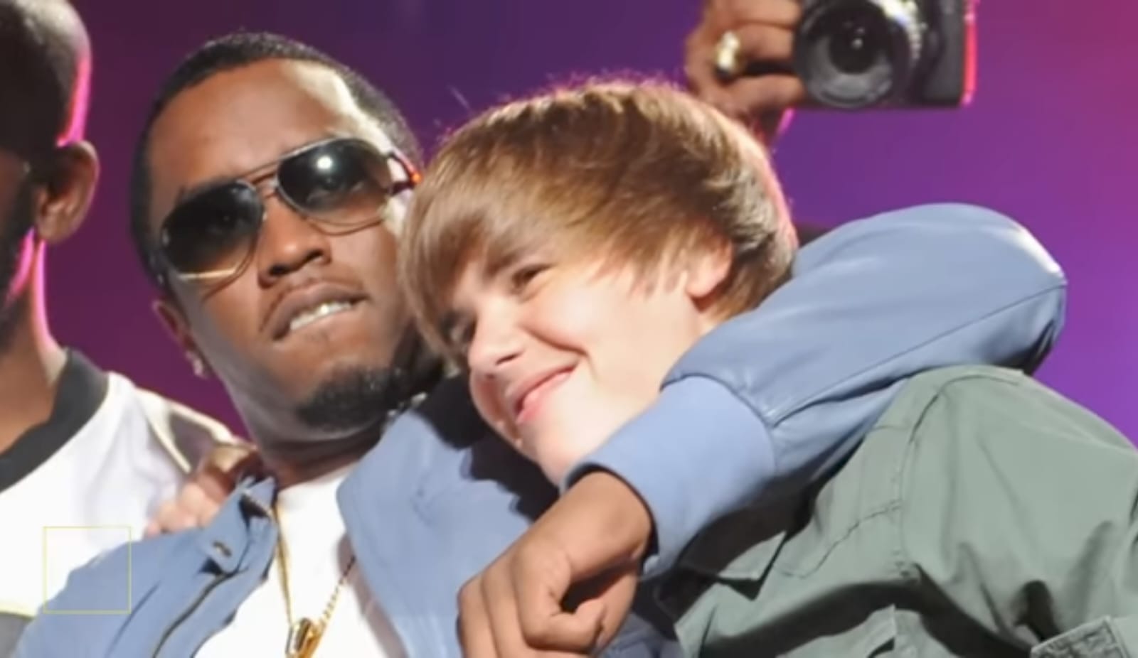 P Diddy (kiri) yang terjerat kasus kejahatan seksual dan pemerasan. Justin Bieber ditengarai menjadi salah satu korbannya. Eminem sempat bocorkan perilaku Diddy lewat diss track