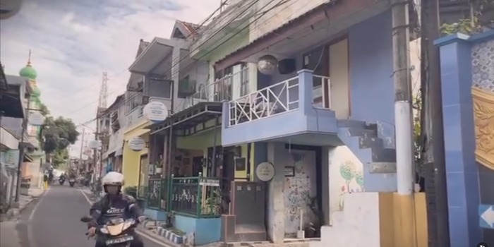 Kampung keramik Dinoyo yang tampak sepi