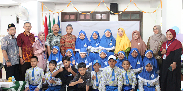 INOVATIF. Para reporter cilik saat launching program Reporter Cilik KAMILA dan website sekolah turut dihadiri Ketua Majelis Dikdasmen dan PnF PDM Kota Malang Zainullah S.H., M.KPd