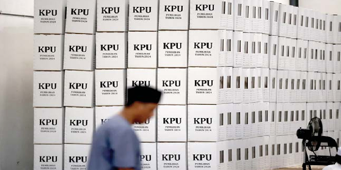 BERTAHAP: Logistik untuk Pilkada 2024 sudah datang sejak akhir September lalu. KPU menyimpannya di Jalan Peltu Sujono Nomor 9A, Kelurahan Ciptomulyo, Sukun.