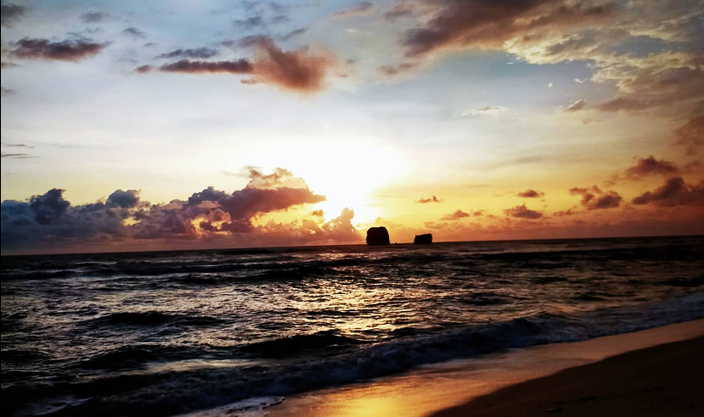 Pantai Watu Leter (Akun Instagram Official Pantai Watu Leter)