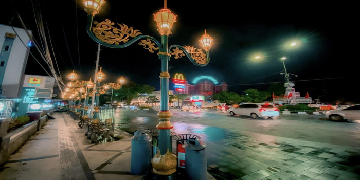 Suasana Kayutangan di malam hari