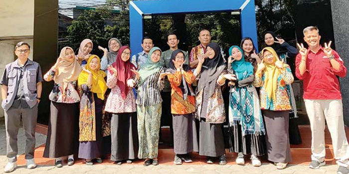 PEDULI LITERASI: 20 guru dari Kecamatan Kedungkandang antusias mengikuti Diklat Jurnalistik Guru di Kantor Jawa Pos Radar Malang, Kamis (10/10).