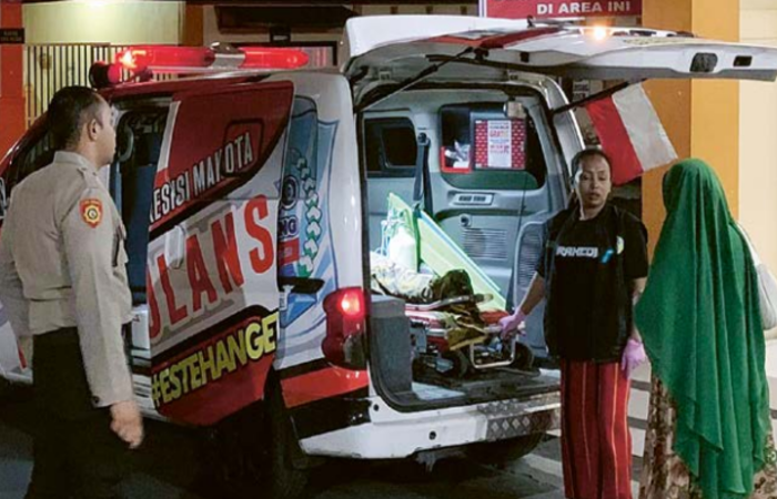 MOTIF MASIH MISTERI: Jenazah inisial AS sempat dibawa ke Rumah Sakit Saiful Anwar meski akhirnya pihak keluarga menolak dilakukan visum kemari (11/10