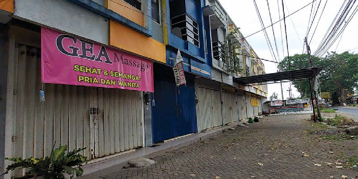 TUTUP: Sejak digerebek pada 3 Oktober lalu, Gea Massage di Desa Karang pandan, Pakisaji belum beroperasi hingga kini. (BIYAN MUDZAKY HANINDITO/RADAR KANJURUHAN)