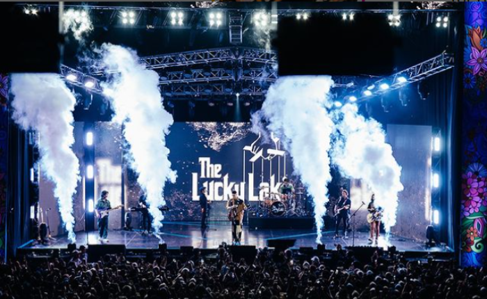 Potret Penampilan The Lucky Laki (sumber: instagram @theluckylakiofficial)