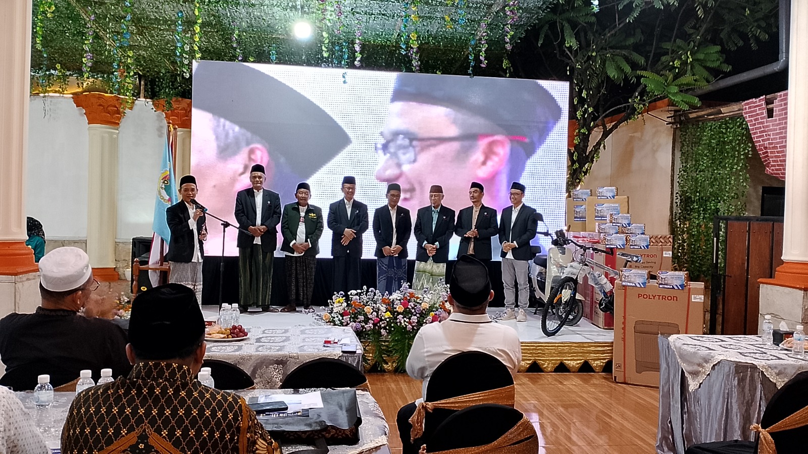 Foto bersama pengurus koperasi Tani Nusantara (KOPTANU)