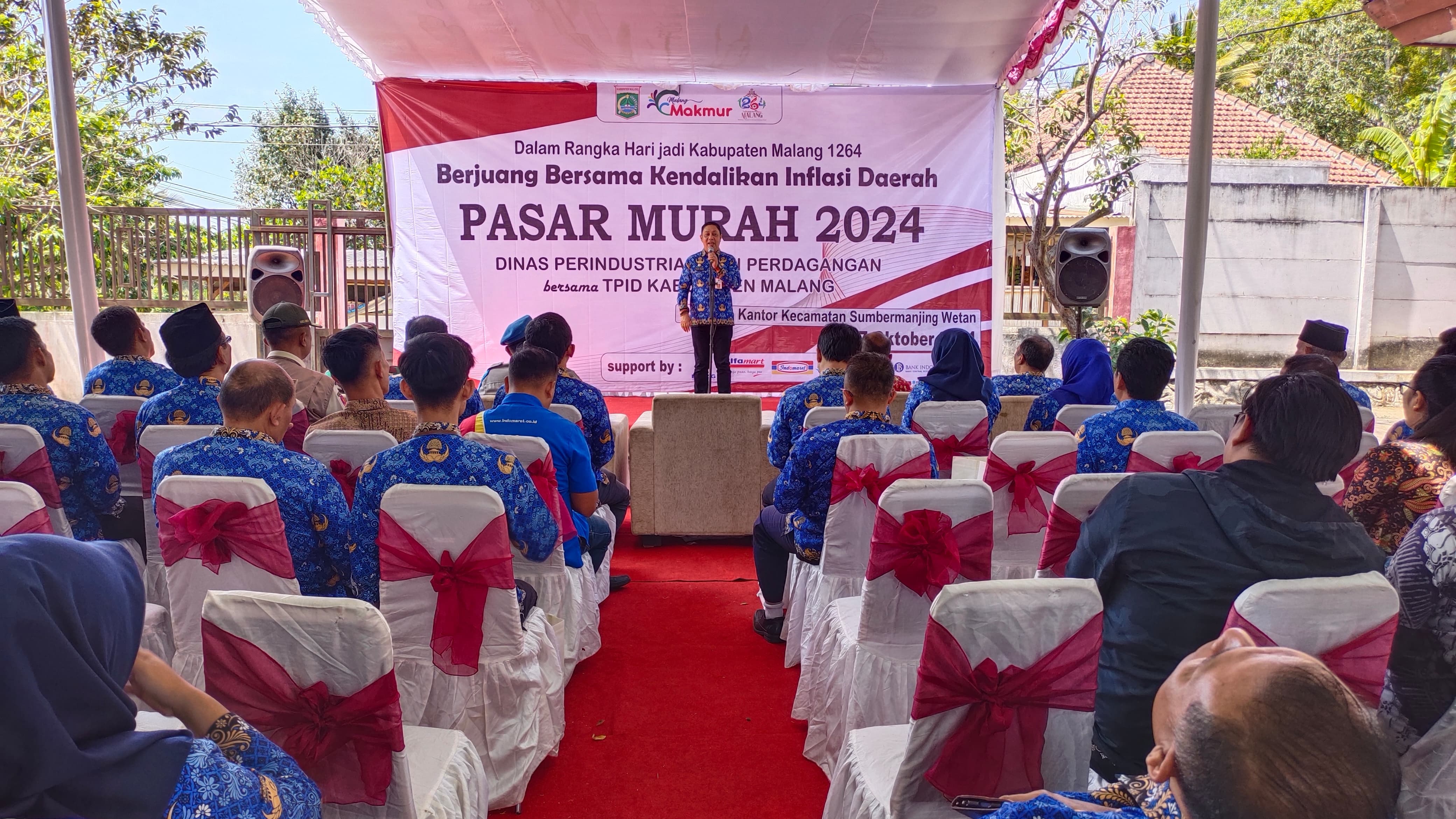 Kepala Disperindag Kabupaten Malang M. Nur Fuad Fauzi memberikan sambutan saat membuka pasar murah hari ini