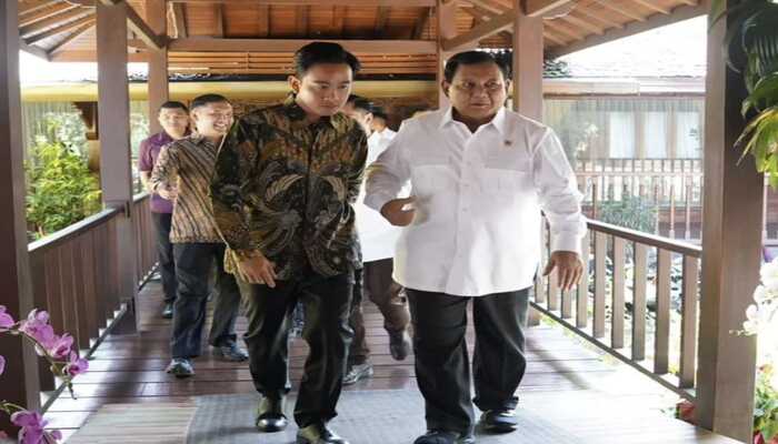 Potret foto Presiden dan Wakil Presiden terpilih Prabowo Subianto dan Gibran Rakabuming Raka pada acara ulang tahun Prabowo Subianto yang ke-73, Kamis (17/10/24).