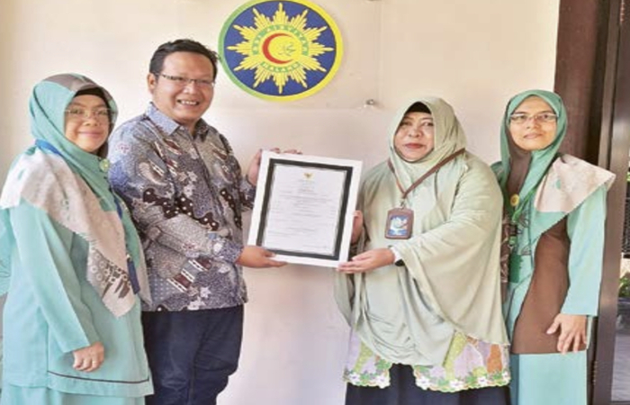 KOMITMEN: Instalasi Gizi RSI Aisyiyah Malang menerima sertifikat halal dari BPJPH pada 5 September lalu.