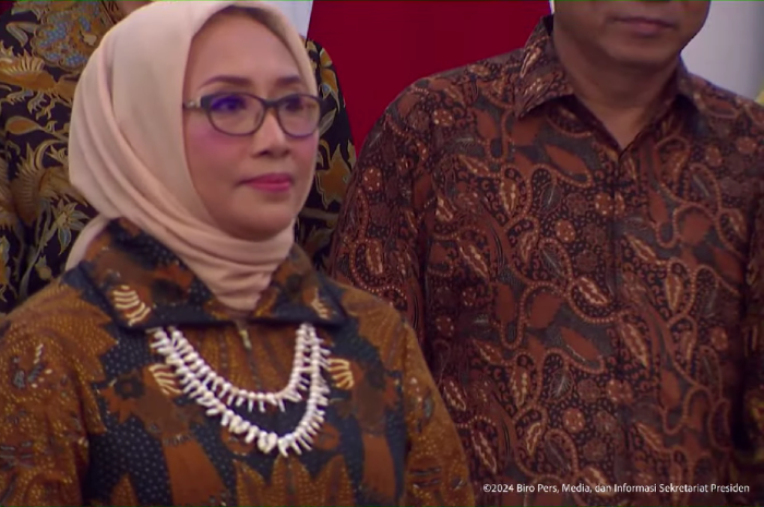 Hj. Arifatul Choiri Fauzi, M.Si. dalam pengumuman menteri dalam Kabinet Merah Putih di Istana Merdeka (20/10) (Tangkapan Layar Sekretariat Presiden)