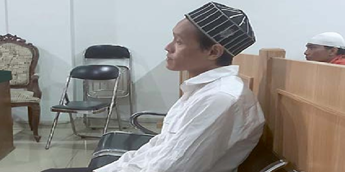 KASUS NARKOBA: Hendra Bahtiar menjalani sidang di Pengadilan Negeri (PN) Kepanjen kemarin (22/10). BIYAN MUDZAKY HANINDITO/RADAR KANJURUHAN