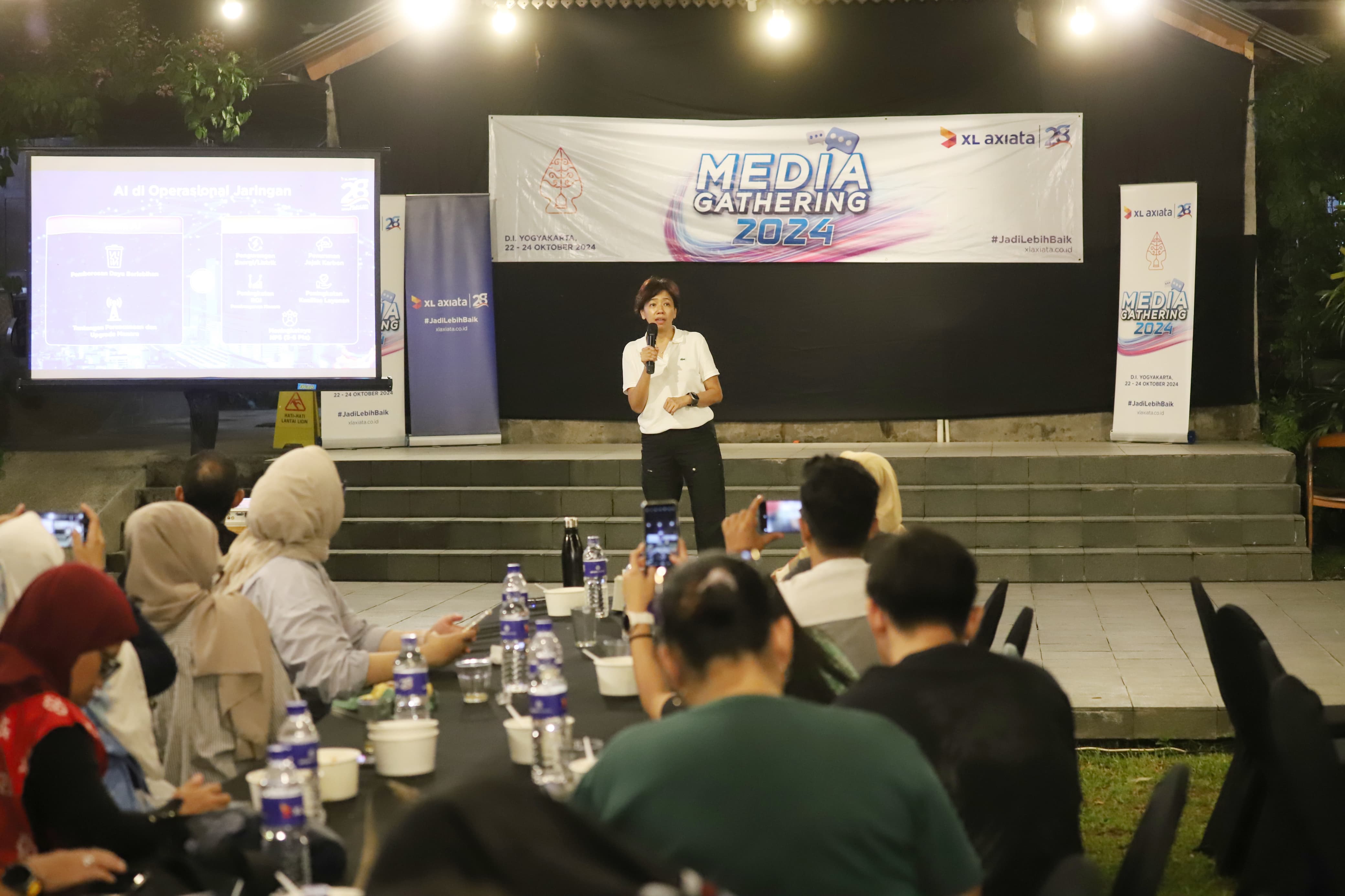 Yessie D. Yosetya Director and Chief Enterprise Business & Corporate Affairs Officer saat memberikan sharing session di acara Media Gathering Yogjakarta 23/10/2024