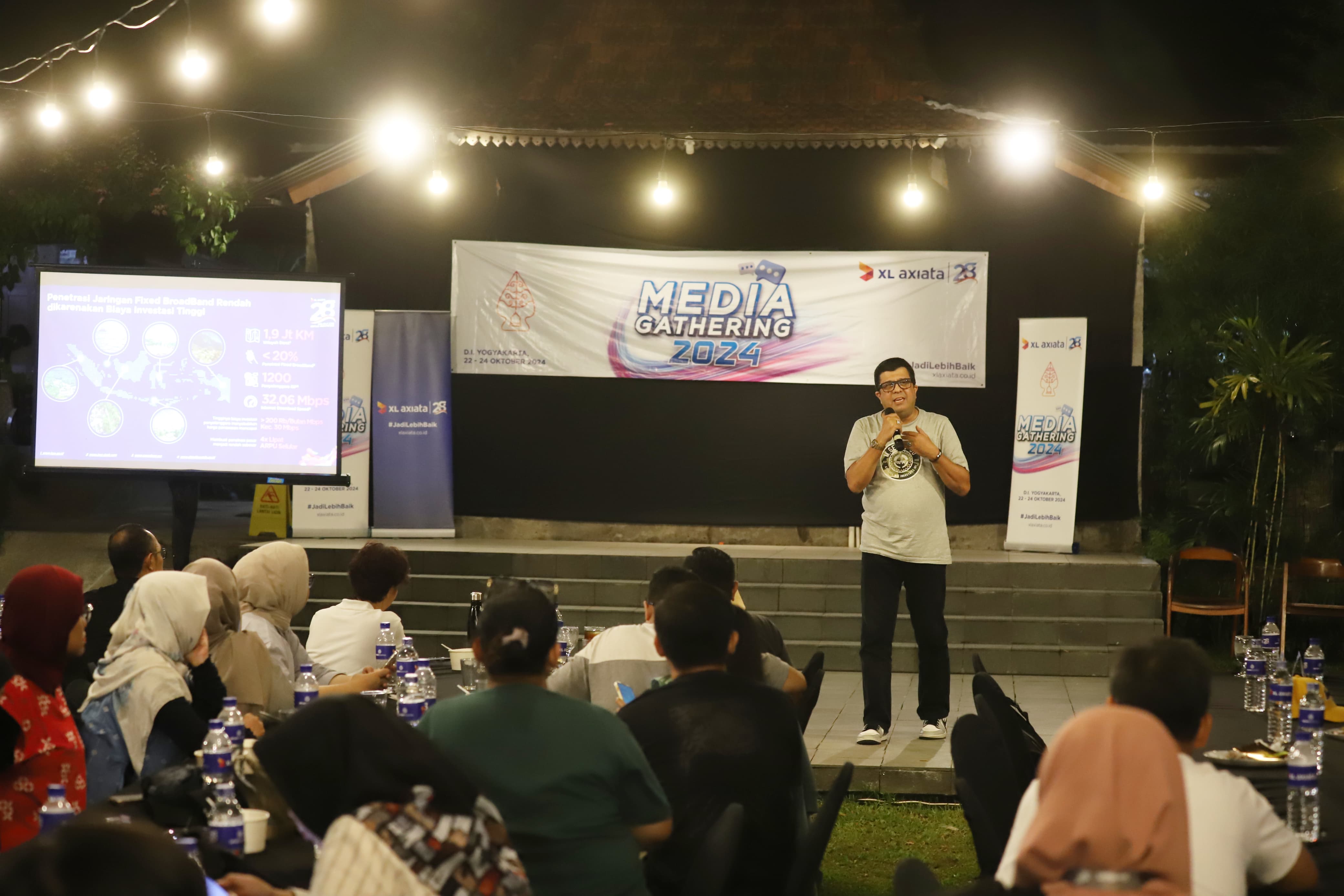 Marwan O. Baasir Chief Corporate Affairs XL Axiata saat sharing session di Media Gathering Yogjakarta 22/10/2024