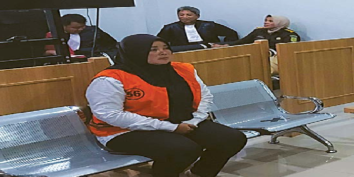 VONIS 9 BULAN: Rusmiyati, 36, warga Desa Alaskandang, Kecamatan Besuk, Probolinggo pasrah mendengar keputusan hakim PN Kepanjen kemarin. BIYAN MUDZAKY HANINDITO/RADAR KANJURUHAN