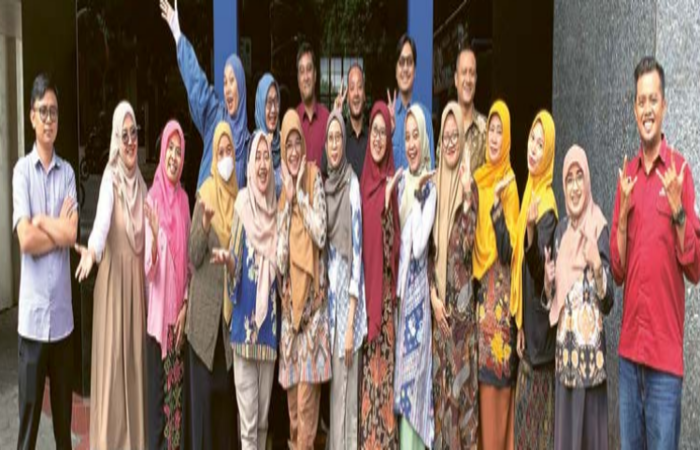 PERKUAT LITERASI: 20 Guru se-Kecamatan Lowokwaru mengikuti Diklat Jurnalistik Guru yang dilaksanakan di Kantor Jawa Pos Radar Malang, Kamis (24/10).