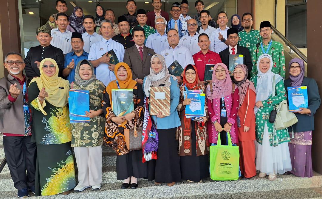 PELOPOR : Peserta program Asean Olympiad Malaysia-Singapore yang diikuti empat SMA Negeri di Kabupaten Malang, pada 18-26 Oktober kemarin.