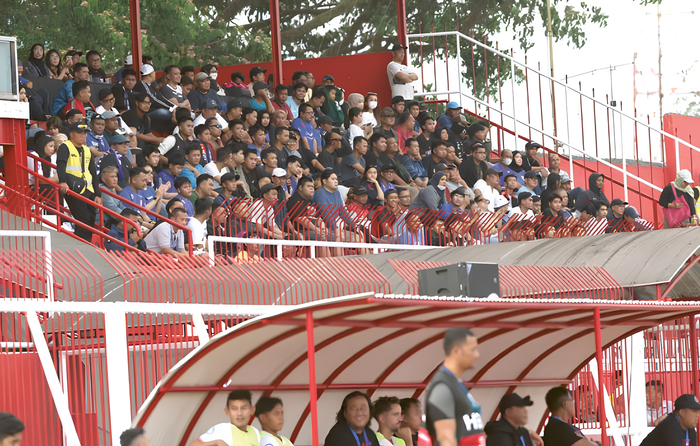 SIAPKAN ANTISIPASI: Aremania memadati tribun vvip Stadion Soepriadi dalam laga Arema FC melawan Malut United, 19 Oktober lalu.