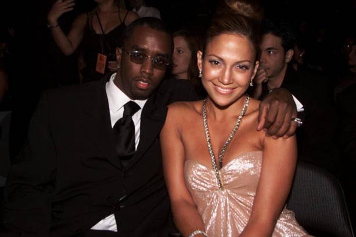 P Diddy alias Sean Combs bersama Jennifer Lopez pada tahun 2000 di Los Angeles.